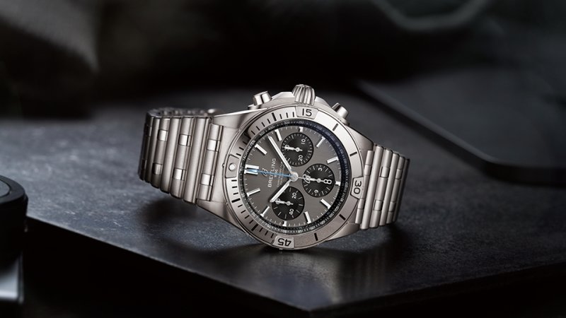 Power without compromise&lt;br&gt;The lightweight new titanium Chronomat B01 42