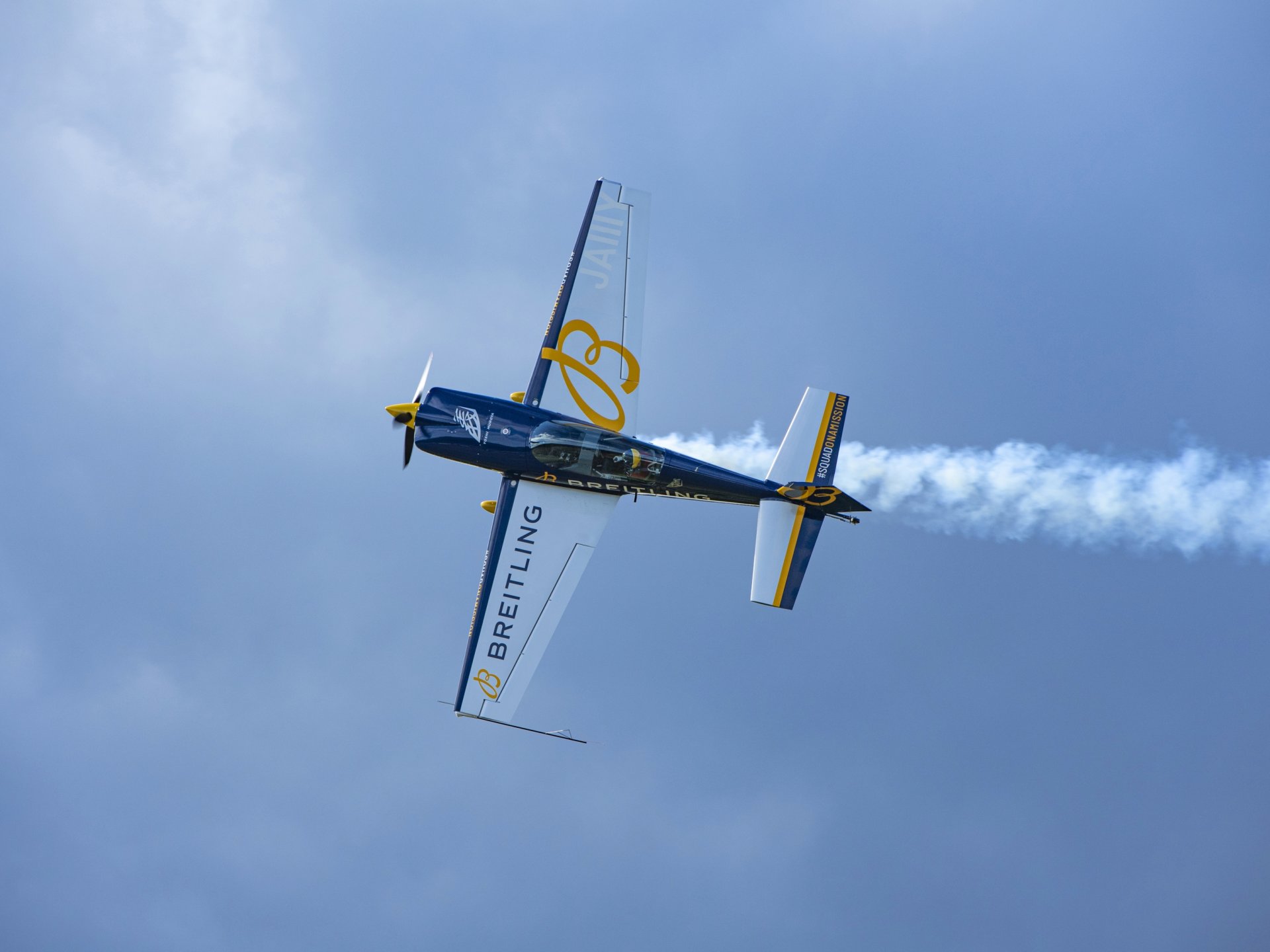 CHALLENGE FLIGHT 2024 ー 室屋義秀氏による、特別なエアロバティック・フライトにご招待 | ニュース | Breitling